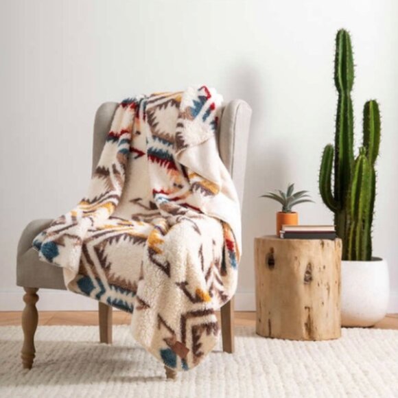 Pendleton Sherpa Fleece Throw Blanket - Picture 1 of 11